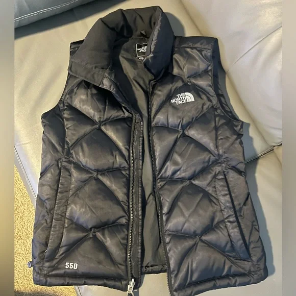 Women’s Northface Aconcagua 550 down vest. The Old style. - Picture 1 of 7